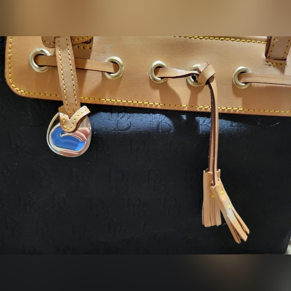 NWT Dooney & Bourke Large Tassel Zip Top Signature Black Purse - Picture 6 of 7